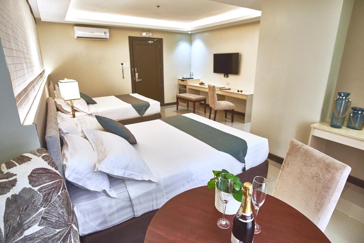 J7 Hotel Iloilo City Exterior photo